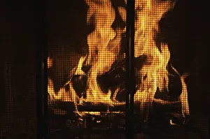 Dark Background Flames Imprime: Dramatic flames against A dark background