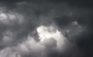Dark Thunderclouds Imprime: Dramatic lighting mood with dark thunderclouds