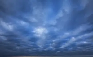 Stormy Sky Imprime: Dramatic stormy sky with cloud
