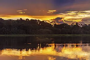 Dramatic Cloudy Skies Imprime: Dramatic sunset with clouds over a river in the Amazon
