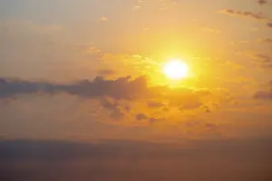Etosha National Park Namibia Imprime: Dramatic sunset with clouds and sun