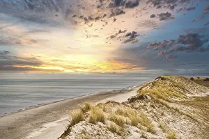 Dramatic Evening Sky Imprime: Dramatic sunset at the high dune on the darss
