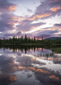 Dramatic Sunset Norway Imprime: Dramatic sunset by the river Namsen with reflection