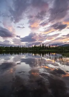 Scandinavian Evening Atmosphere Imprime: Dramatic sunset by the river Namsen with reflection