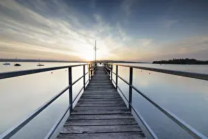 Evening Sun German Landscape Imprime: A dramatic sunset seen from a pier