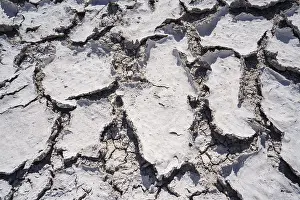 Climate Change Effects Imprime: Drought mud patterns with cracks on the ground