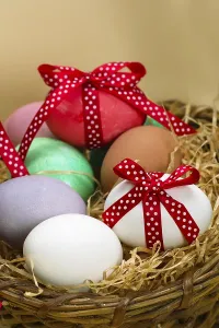 Deserted Farm Landscape Imprime: Easter egg with spotted red loop Easter egg with spotted red loop
