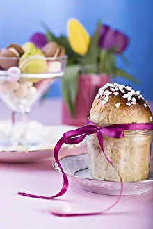 Baked Goods Display Imprime: The easter installation with Easter bread
