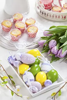 Easter Table Setting Imprime: Easter table setting with painted eggs