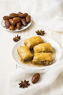 Traditional Arabic Sweets Imprime: Eastern sweets with dates fruit table