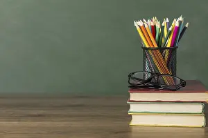 Colorful Arrangement Imprime: Educational objects arrangement with copy space