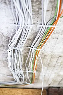 Electric Power Supply Lines Imprime: Electric cable on the ceiling of a flat