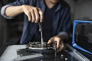 Electronic Repair Shop Imprime: IT Engineer installing Hardware Equipment Development Facility Engineer Maintenance computer Motherboard Electronic