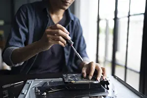 Electronic Repair Shop Imprime: IT Engineer installing Hardware Equipment Development Facility Engineer Maintenance computer Motherboard Electronic