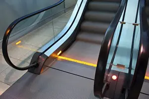 Deserted Escalator Imprime: Escalator