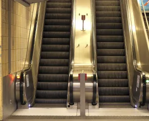 Metro Passenger Traffic Imprime: Escalator