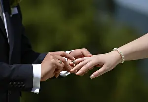 Daytime Wedding Celebration Imprime: Exchanging wedding ring