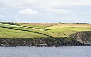 River Emme Waterfront Scene Imprime: Fields and Farms Cliffs over cliffs