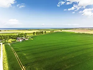 Fields And Windmill UK Imprime: Fields and Windmill from a drone