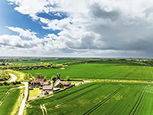 Fields And Windmill UK Imprime: Fields and Windmill from a drone
