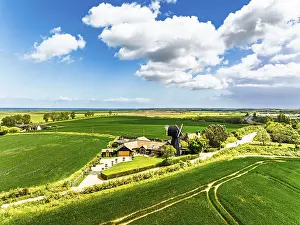 Fields And Windmill UK Imprime: Fields and Windmill from a drone