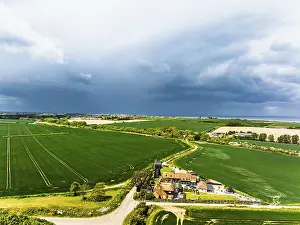 Fields And Windmill UK Imprime: Fields and Windmill from a drone