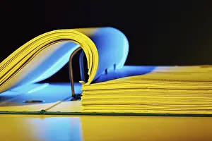 European Contract Files Imprime: A file folder with documents and papers