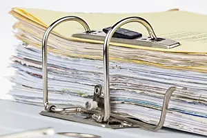 European Contract Files Imprime: A file folder with documents and papers