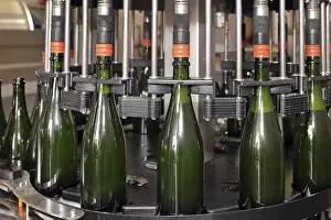 Empty Champagne Bottles Imprime: Filling machine