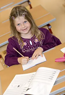 Primary School Classroom Imprime: Firstgrader during a lesson