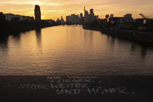 Evening Cityscape Imprime: WE CAN FLY. ALWAYS FURTHER AND HIGHER