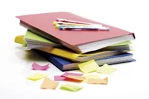 Colorful Stationery Imprime: Folder, post-it notes and pens