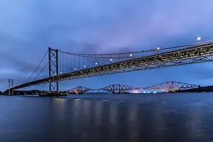 Uninhabited City Centre View Imprime: The Forth Road Bridge with the Forth Bridge in the background