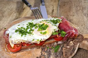 Ham And Egg Breakfast Imprime: Fried egg on ham bread