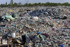 Southeast Asia Environmental Issues Imprime: Garbage dump with plastic garbage