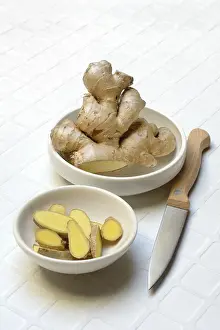 Ginger Root Imprime: Ginger, ginger root and ginger slices in shell