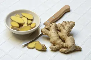 Ginger Root Imprime: Ginger, ginger root and ginger slices in shell