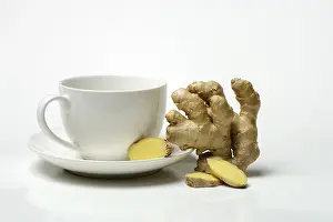 Spicy Drink Imprime: Ginger root with cup, ginger tea