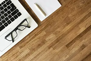 Architectural Style Design Imprime: Glasses on the notebook on the table