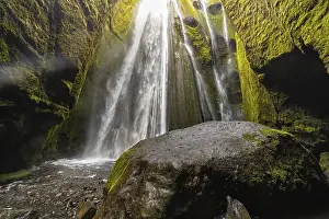 Rocky Coastline Images Imprime: Gljufrabui waterfall