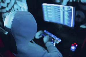 Computer Hacking Imprime: Hacker using computer malware virus software and hacking binary code green digital interface