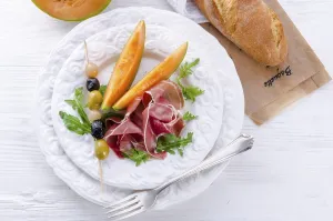 Sausage And Cheese Plate Imprime: Ham with melon and olives