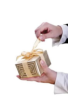 Christmas Gift Imprime: Hands opening a present