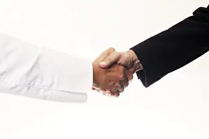Studio Shot Of Two Men Imprime: Handshake