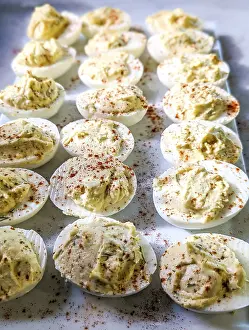 Uninhabited Kitchen Scene Imprime: Healthy Deviled Eggs as an Appetizer