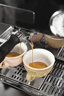 Aromatic Coffee Flavors Imprime: High angle coffee making with machine