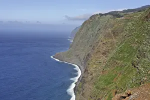 Madeira Lighthouse Imprime: High cliffs at the lighthouse of