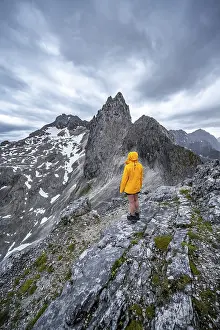 Wetterstein Mountains Imprime: Hiker looking at mountains under dramatic clouds