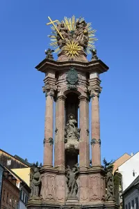 Impresiones de Columna de la Santa Trinidad en Plaza de la Trinidad, Sitio del Patrimonio Mundial de la UNESCO, Región de Pohronie, Eslovaquia Patrimonio Imprime: Columna de la Santa Trinidad en la Plaza de la Trinidad.