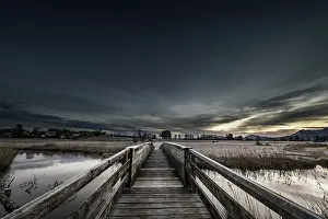 Bavarian Winter Landscape Imprime: Holzsteg over the Ach with reflection and dramatic sky
